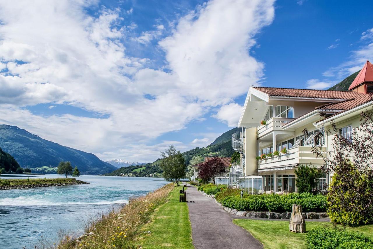 Hotel Loenfjord Loen Buitenkant foto