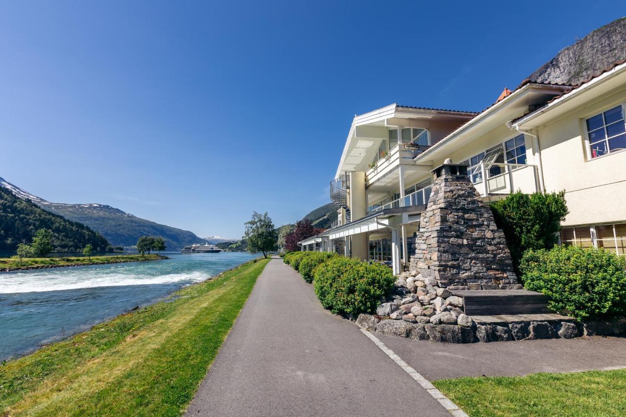 Hotel Loenfjord Loen Buitenkant foto