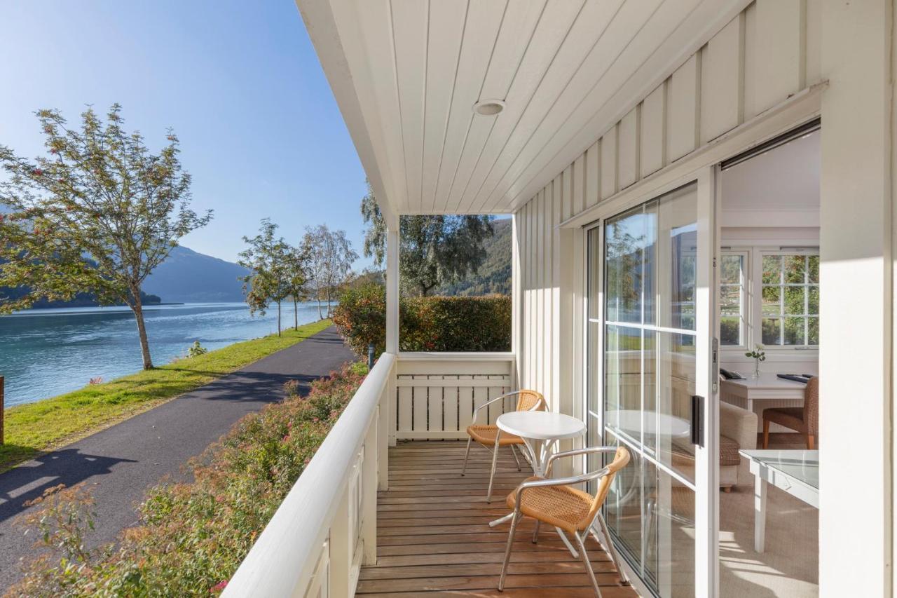 Hotel Loenfjord Loen Buitenkant foto