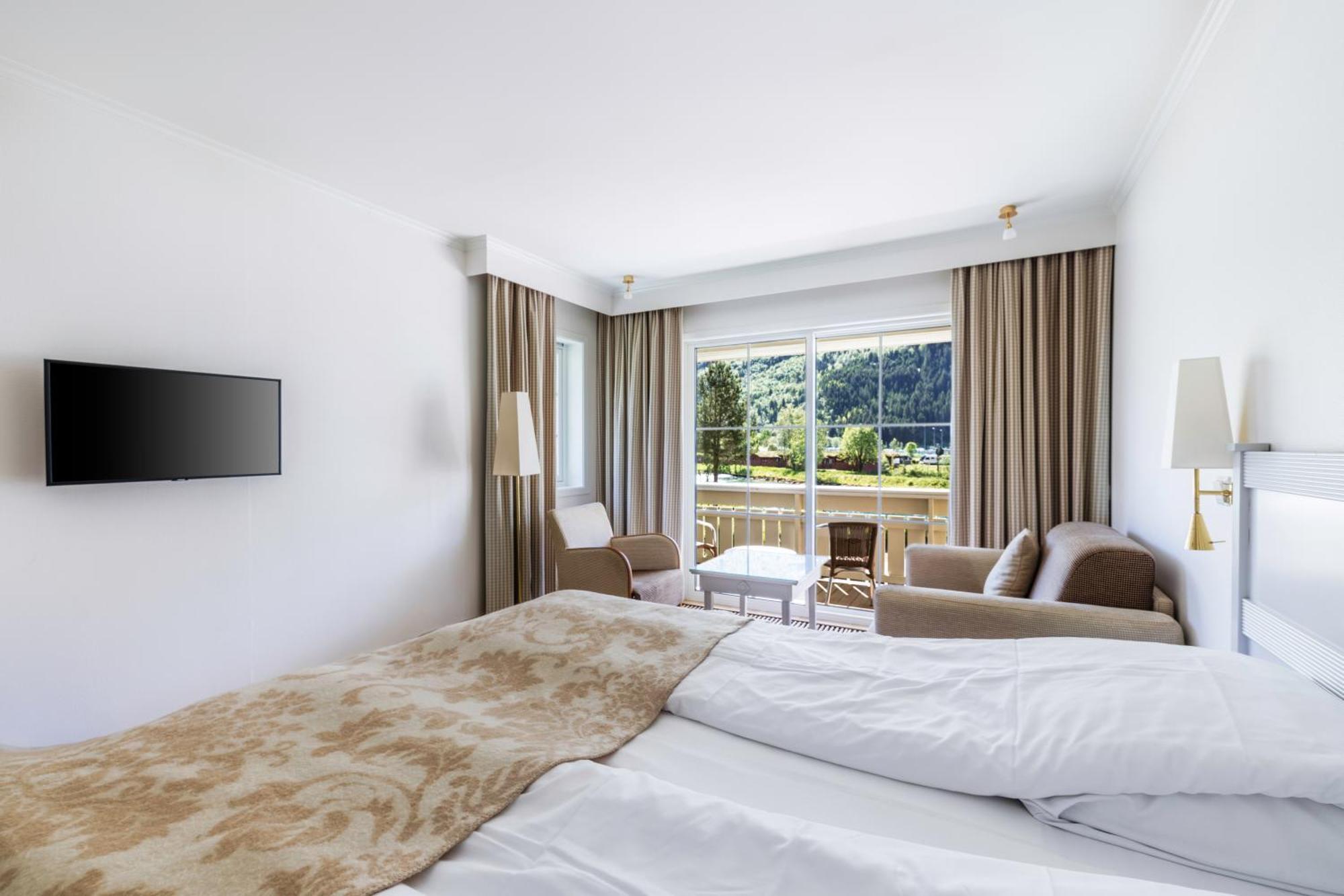 Hotel Loenfjord Loen Buitenkant foto