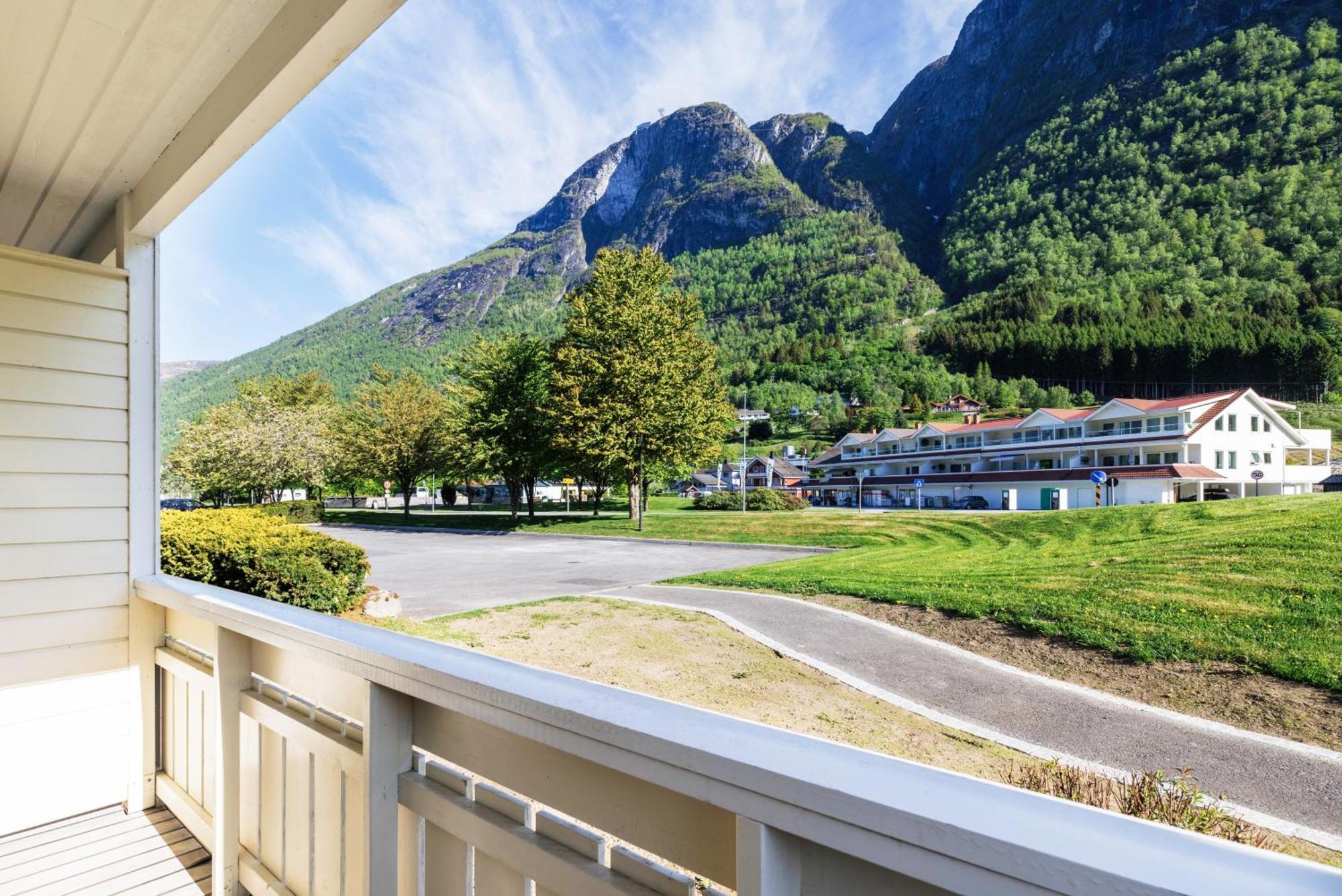 Hotel Loenfjord Loen Buitenkant foto