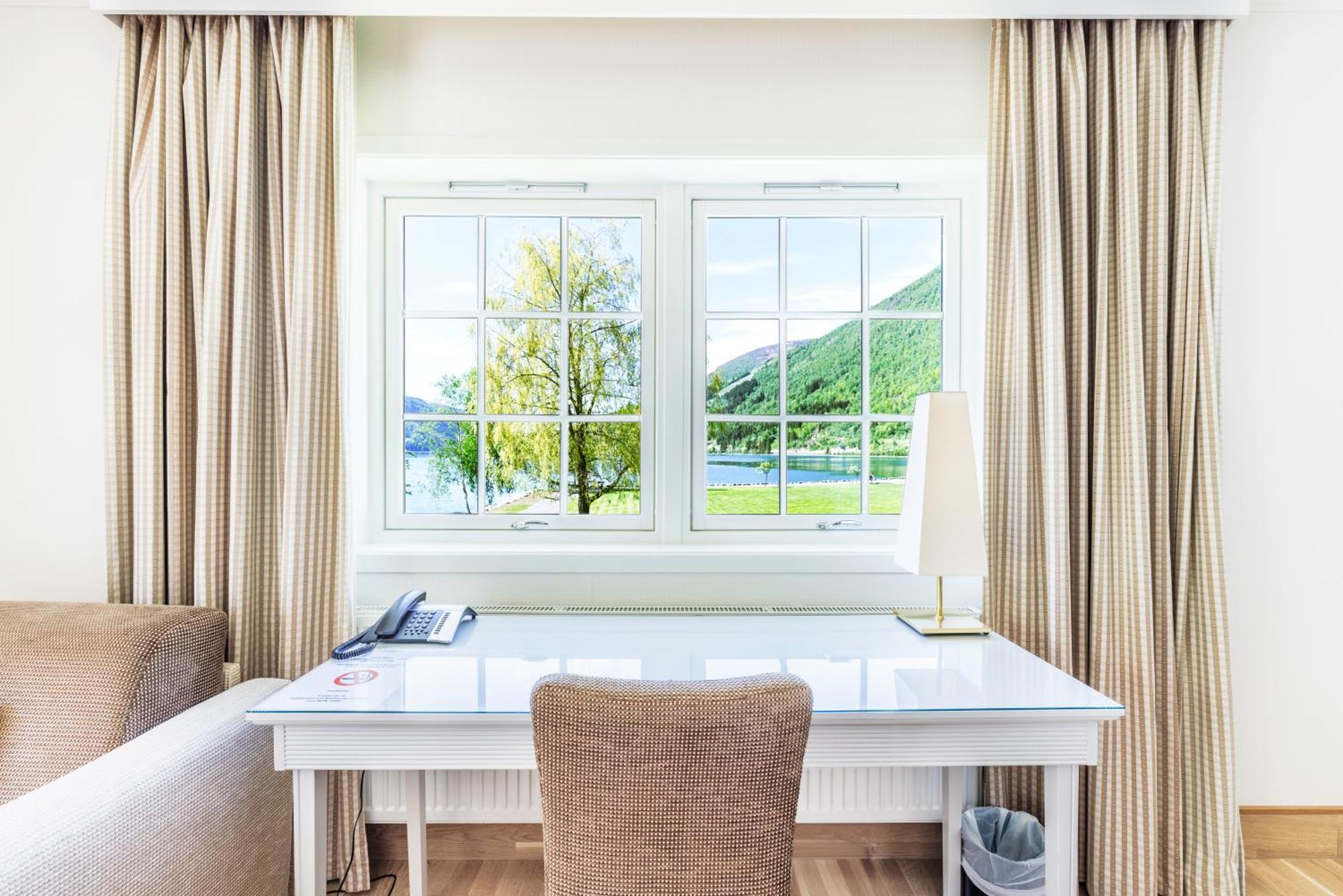 Hotel Loenfjord Loen Buitenkant foto