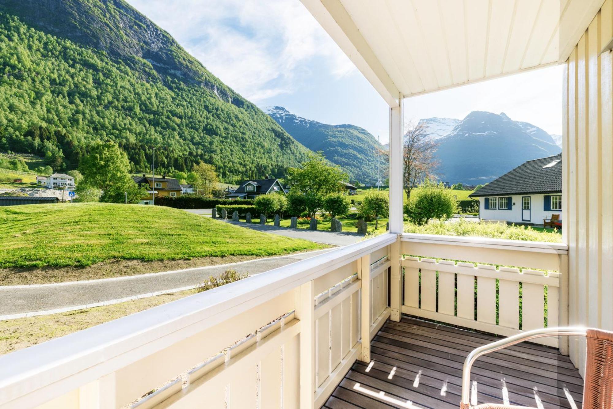 Hotel Loenfjord Loen Buitenkant foto