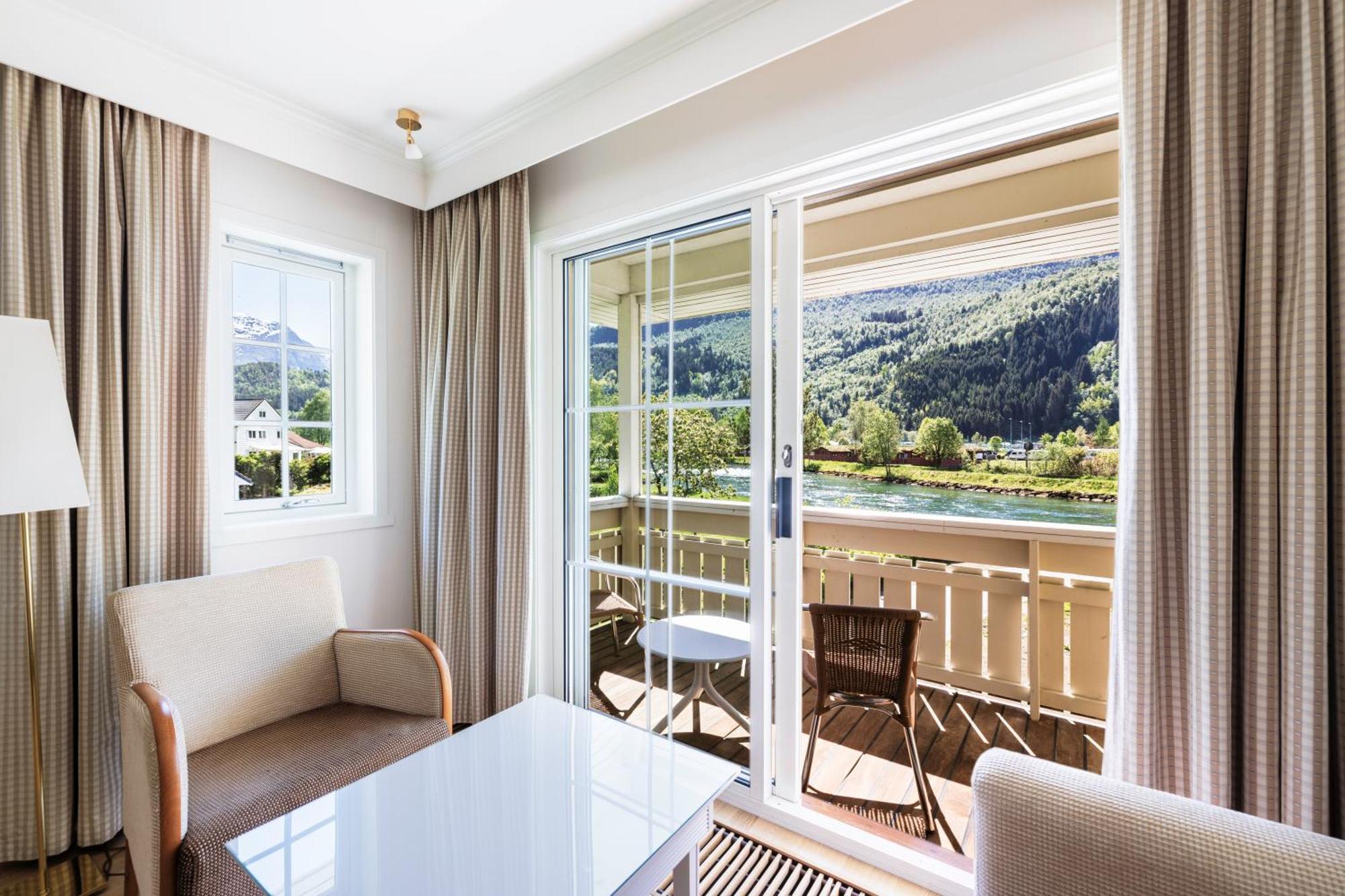 Hotel Loenfjord Loen Buitenkant foto