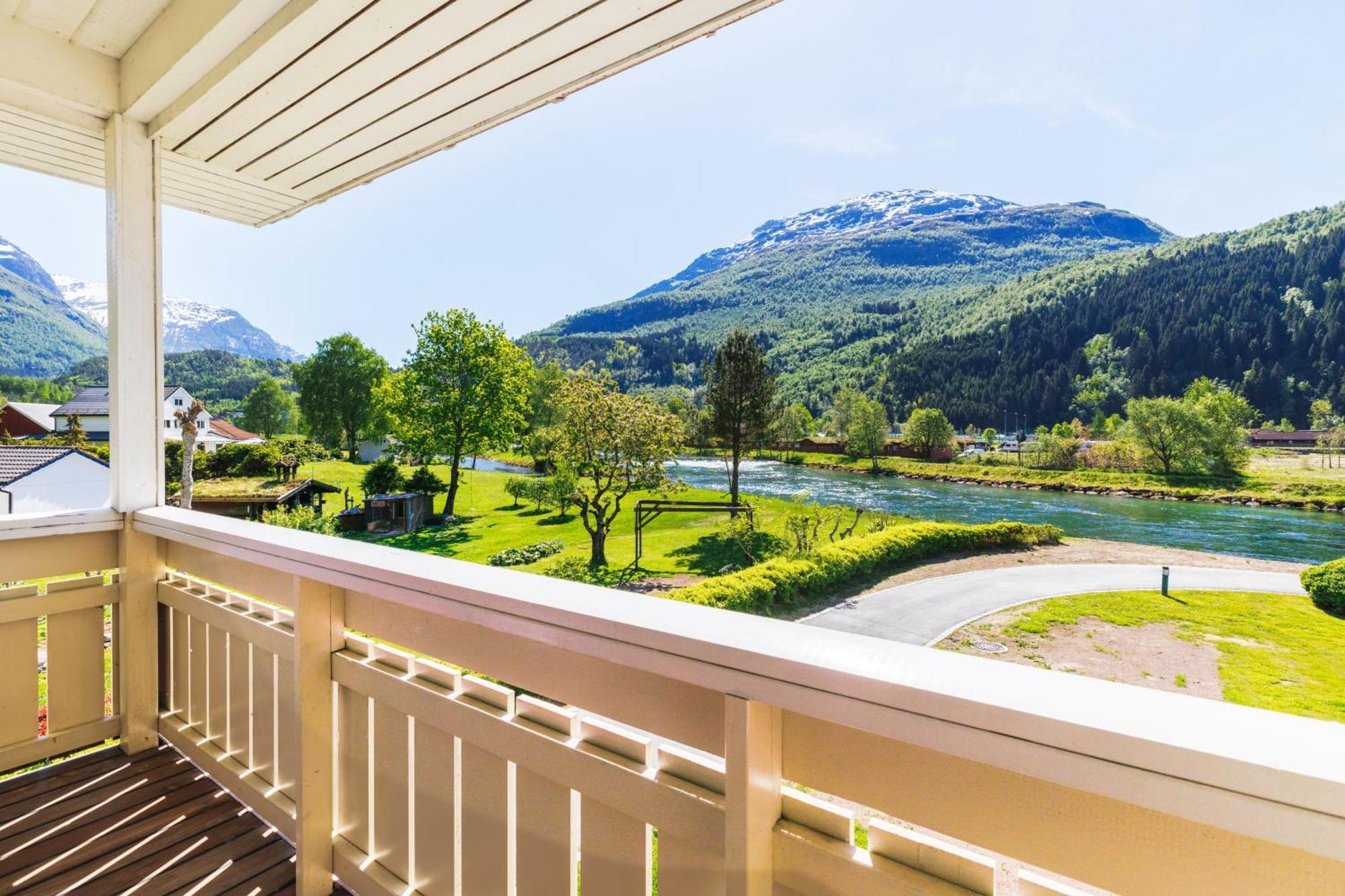 Hotel Loenfjord Loen Buitenkant foto