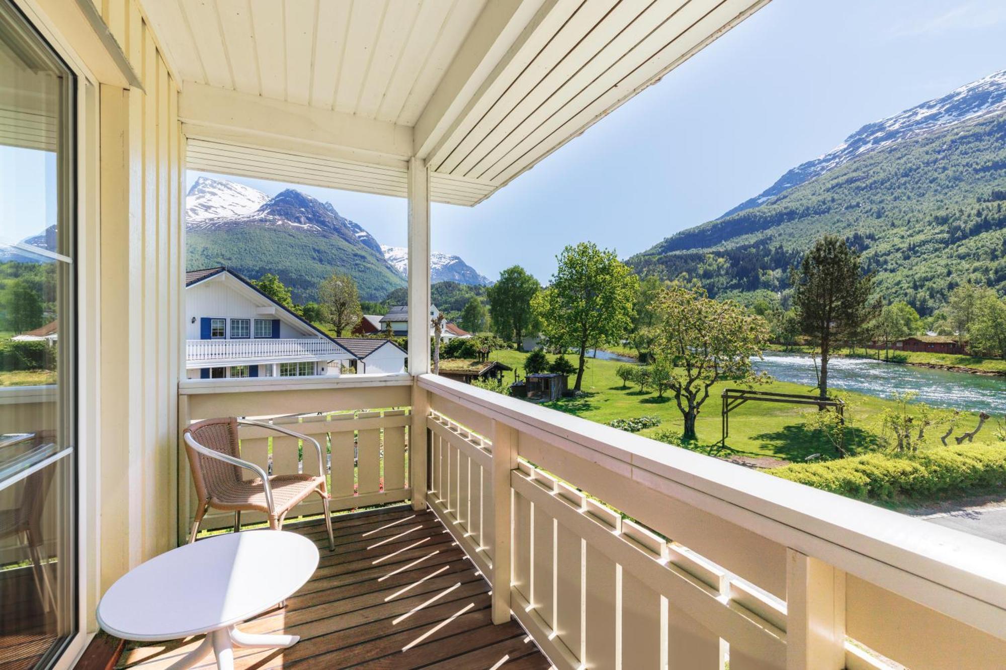 Hotel Loenfjord Loen Buitenkant foto